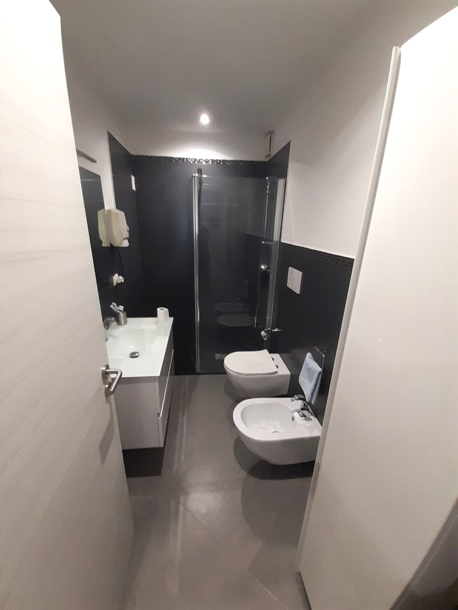 BAGNO DI SERVIZIO PIANO PRIMO