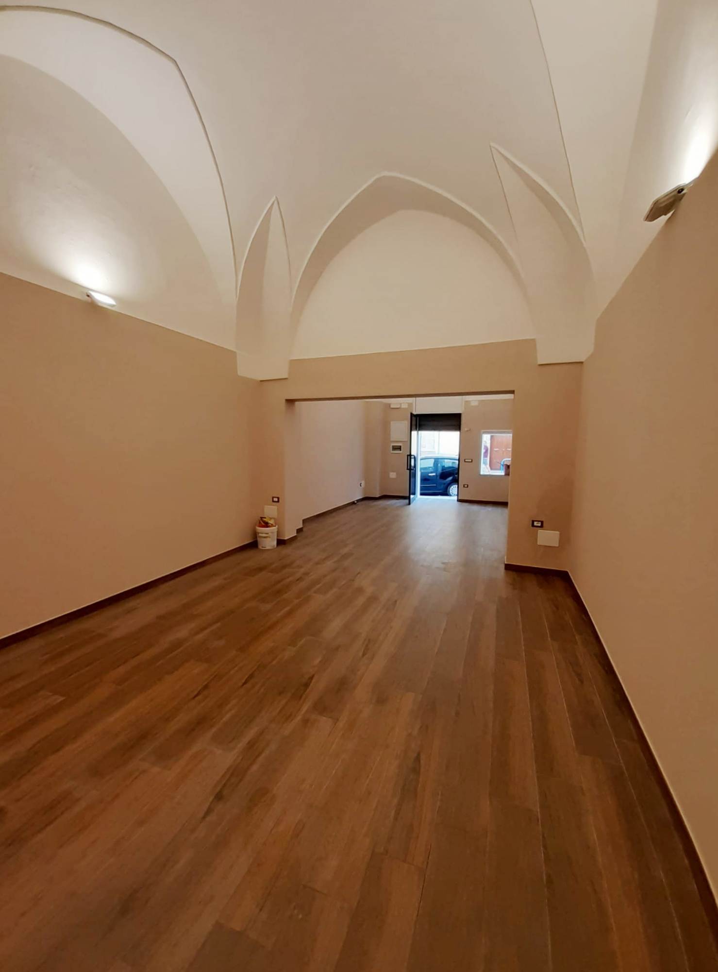 LOCALE COMMERCIALE